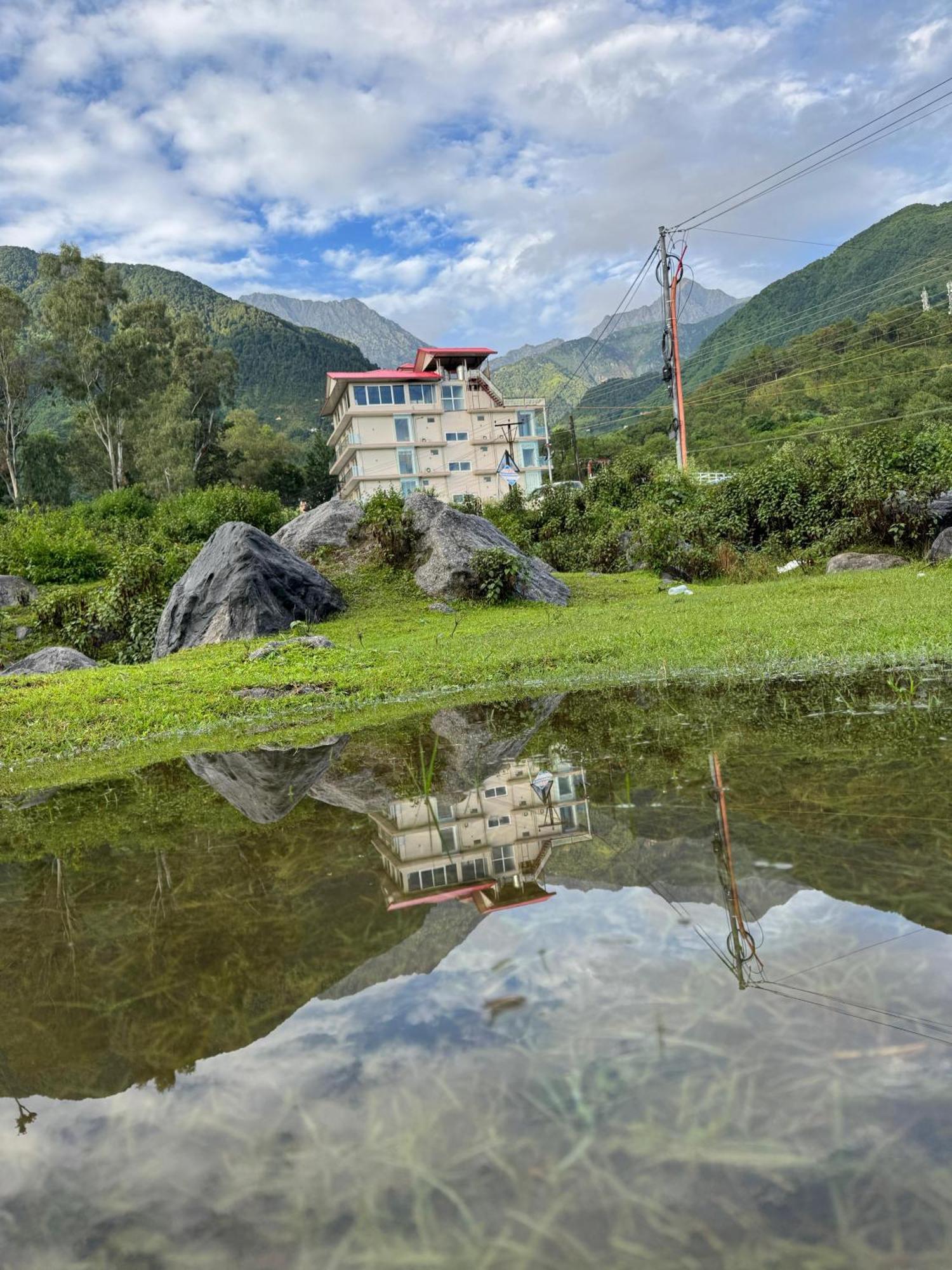 Manuni Inn - Riverside Resort Dharamshala Eksteriør billede